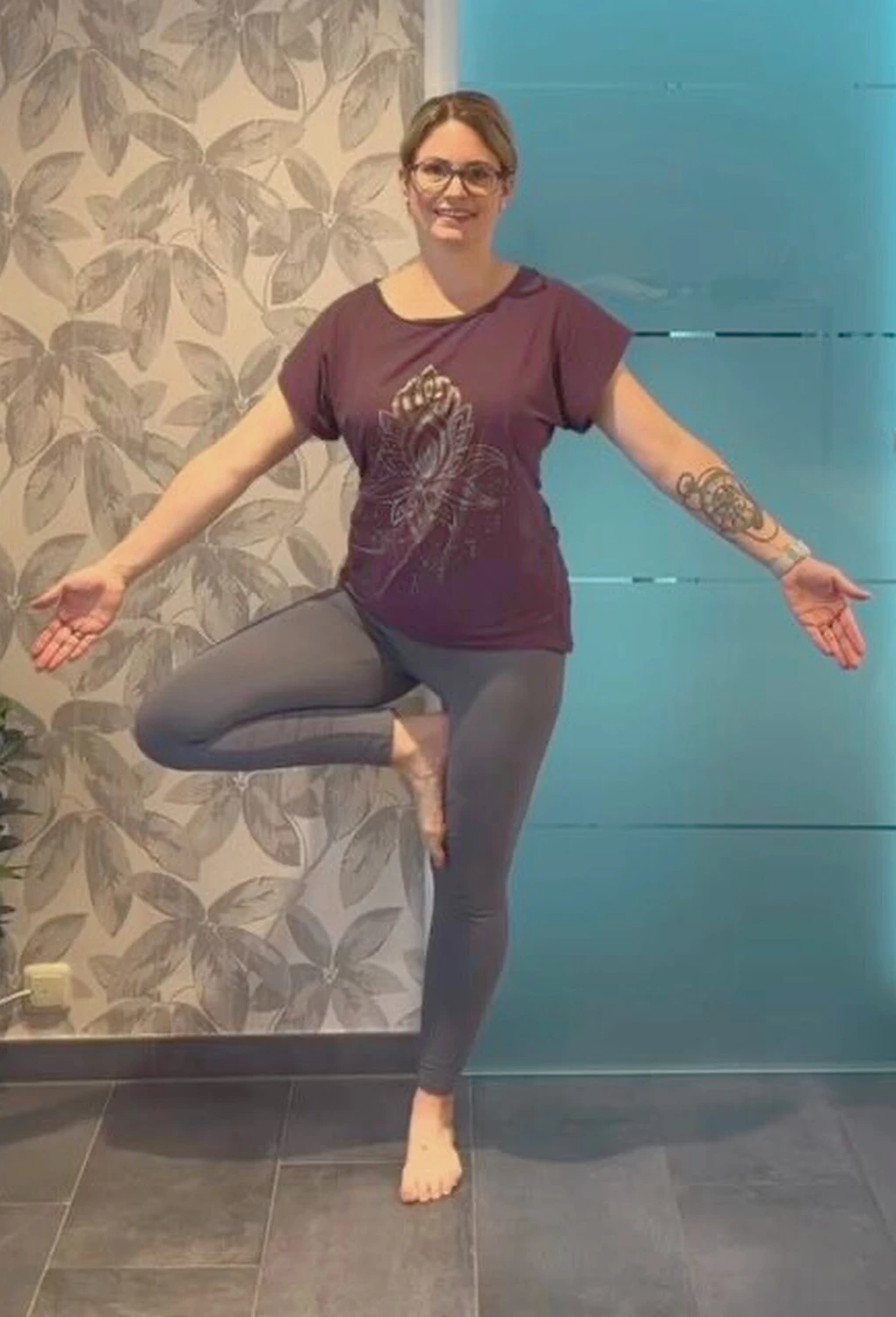 Stefanie Kurth macht Yoga