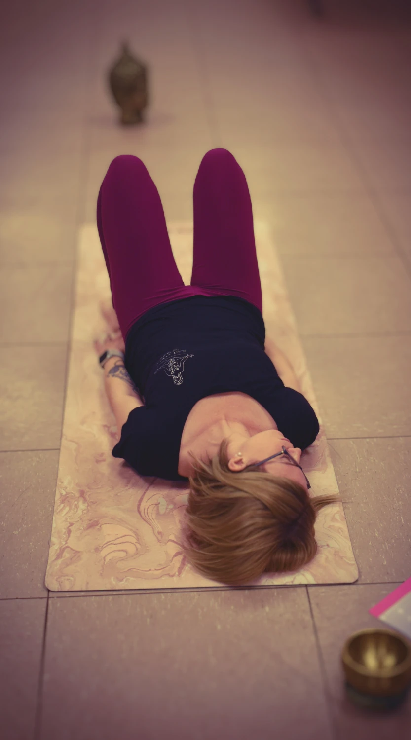 Stefanie Kurth macht Yoga